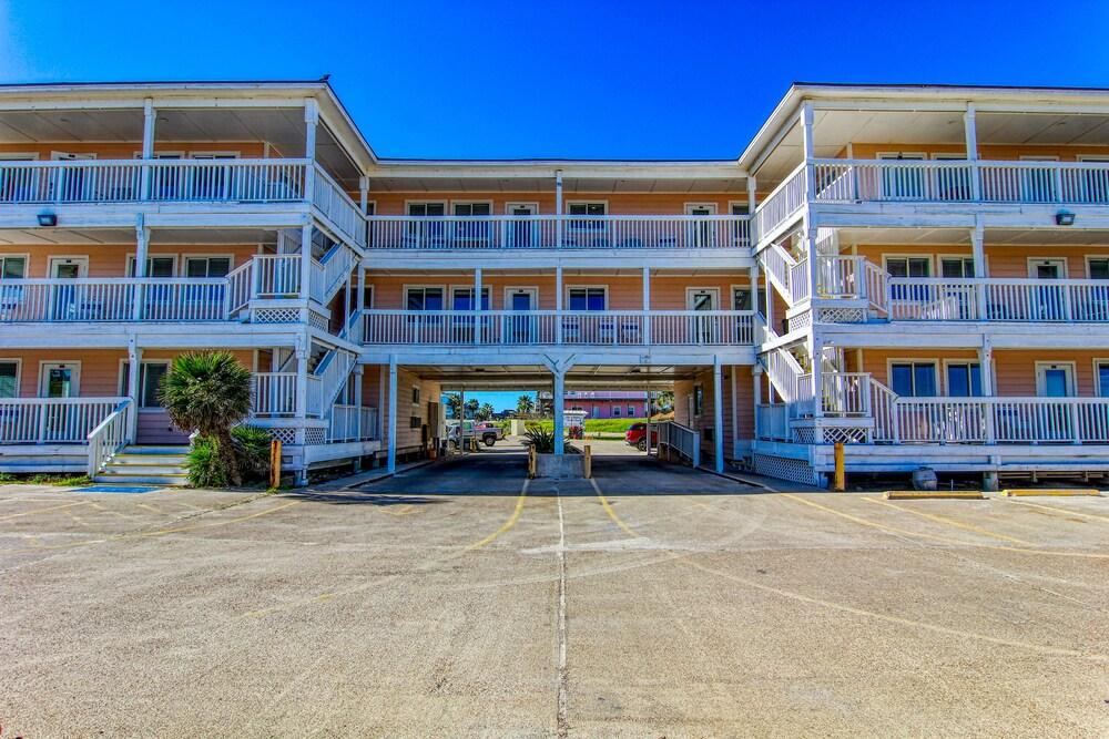 Beachgate CondoSuites and Oceanfront Resort photo 29