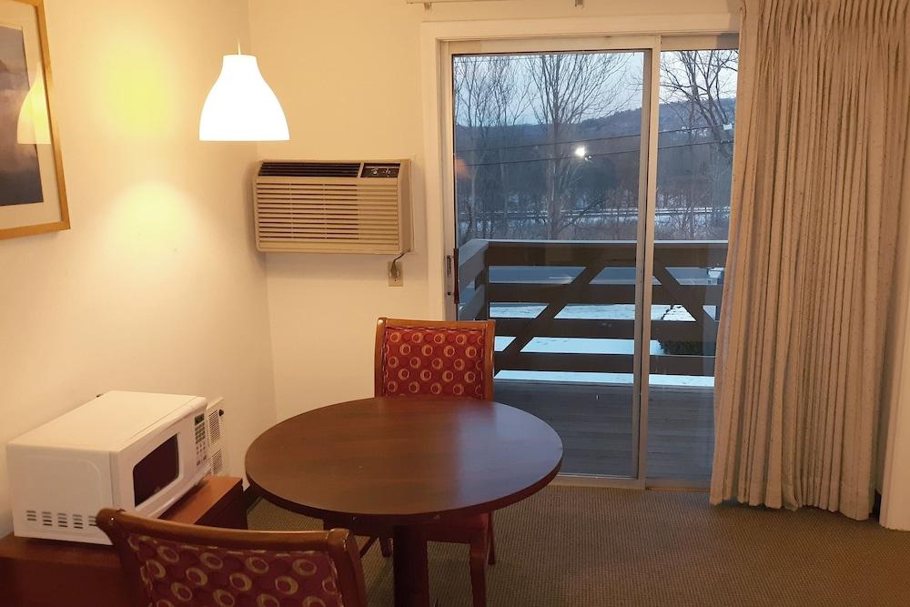 Iron Horse Inn photo 27