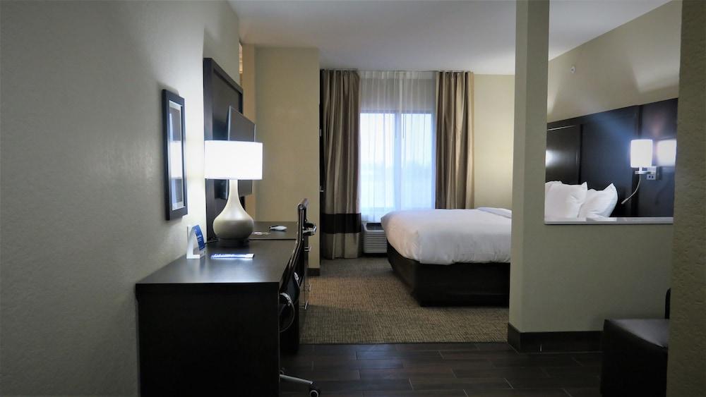 Comfort Inn & Suites Cedar Rapids CID Eastern Iowa Airport photo 12