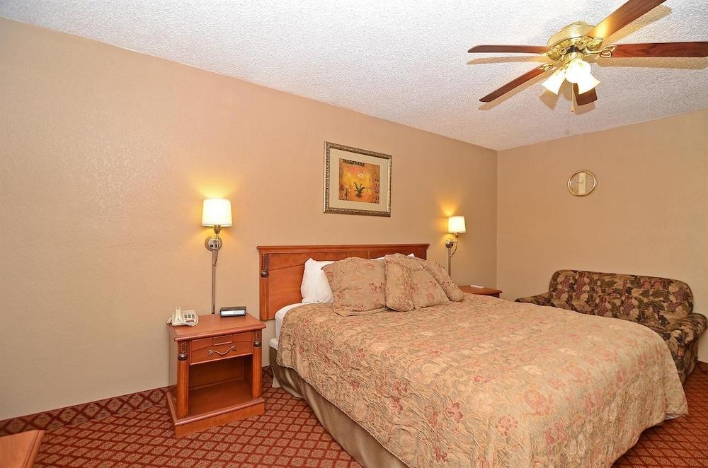 Americas Best Value Inn Stephenville photo 15