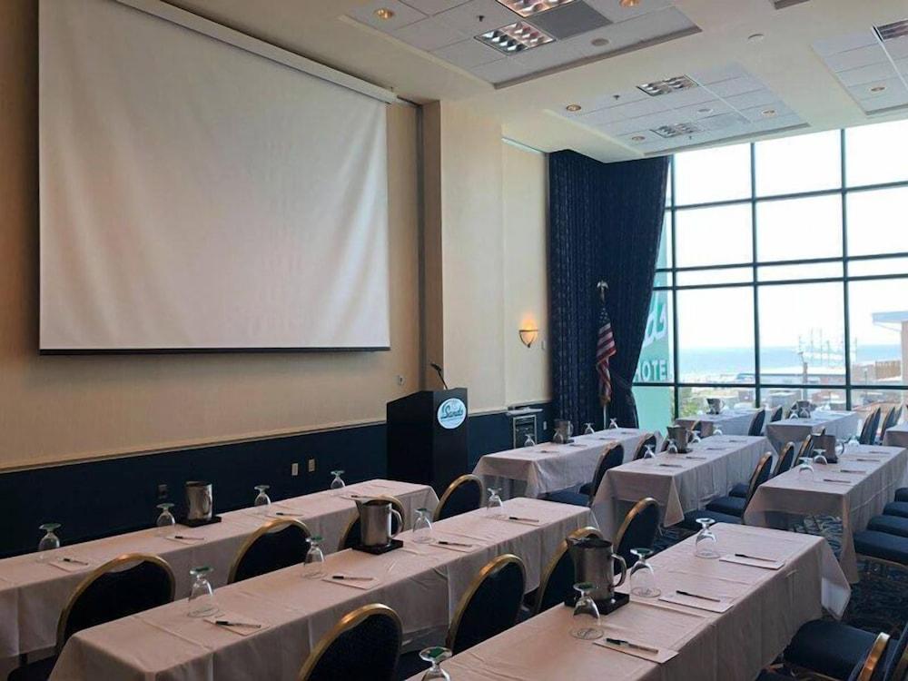 Atlantic Sands Hotel & Conference Center photo 41