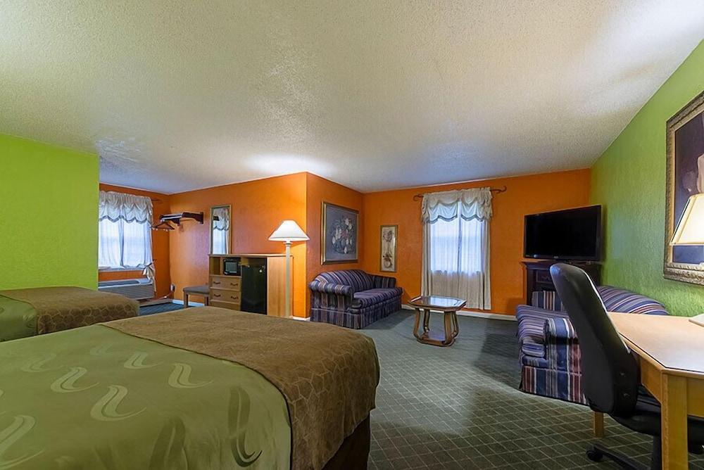 Highway Inn photo 16