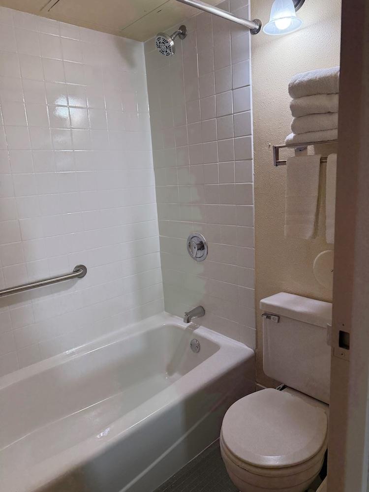 Smartwood Inn photo 11