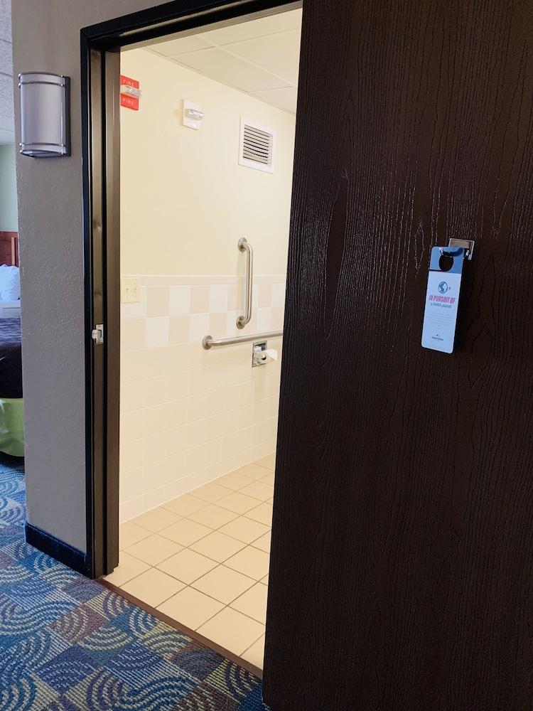 AmericInn by Wyndham Kewanee photo 10