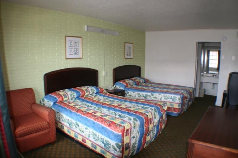 Budget Inn photo 13