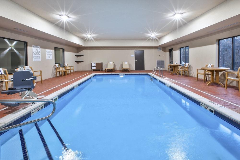 Holiday Inn Express Hotel & Suites Niles by IHG photo 26