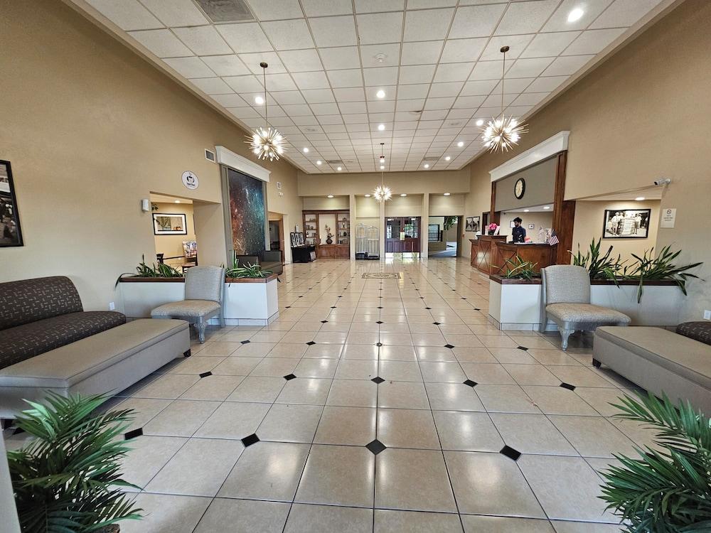 Clarion Inn & Suites Roswell photo 4
