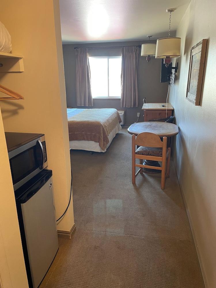 Rawlins Western Lodge photo 3