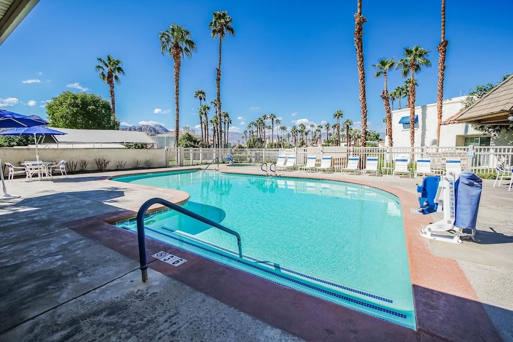 Desert Breezes Resort photo 30