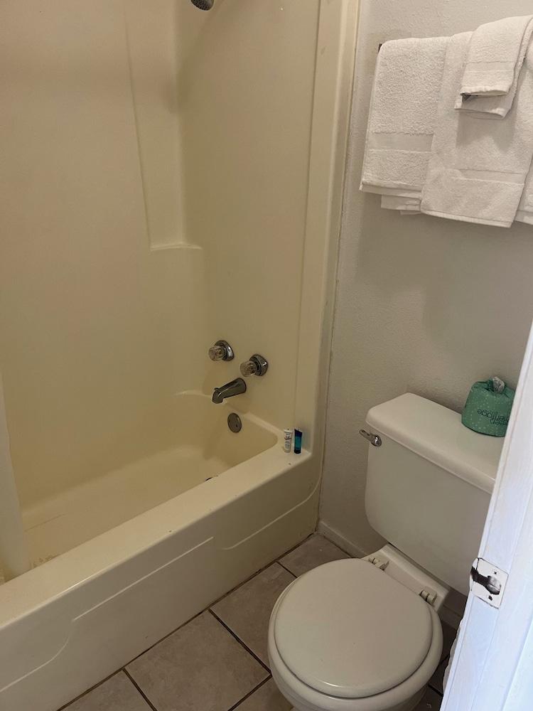Glen Rose Inn and Suites photo 8