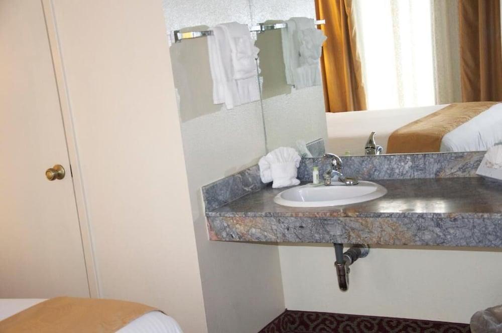 Barcelona Suites photo 19