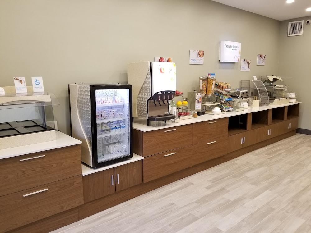 Holiday Inn Express Columbia NE - Fort Jackson by IHG photo 24