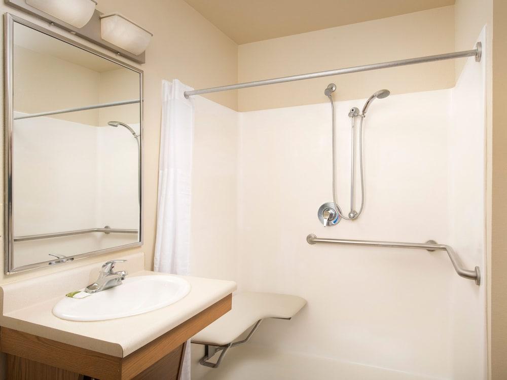 WoodSpring Suites Chicago Romeoville photo 13