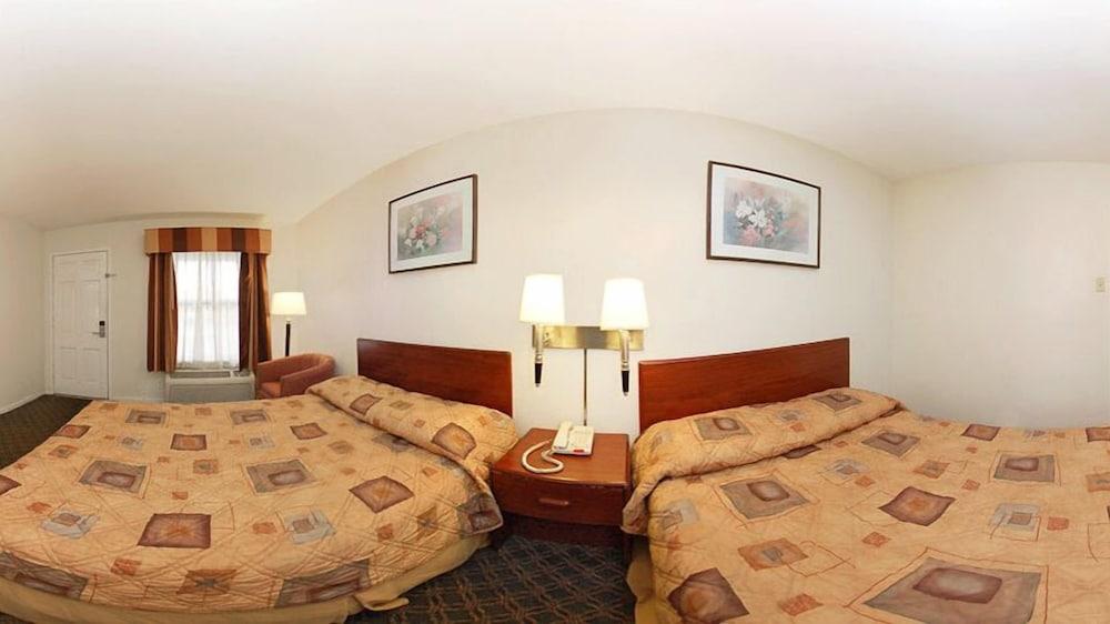 Motel 9 University-Downtown photo 3