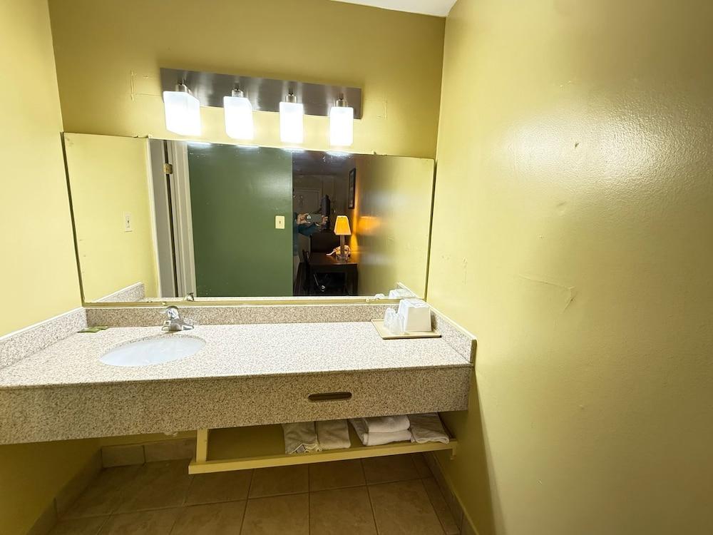 Relax Inn photo 29