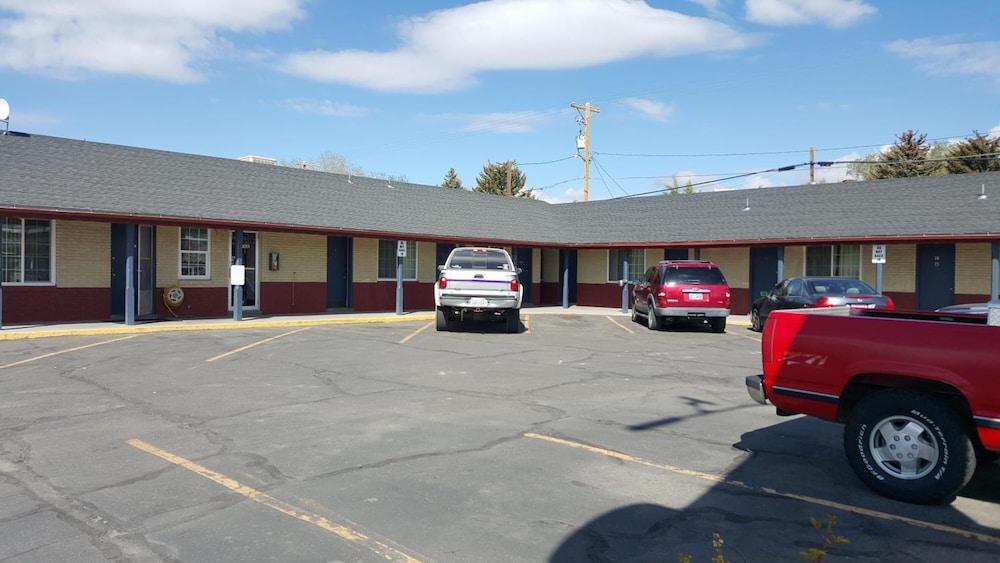 Travelers Motel photo 1