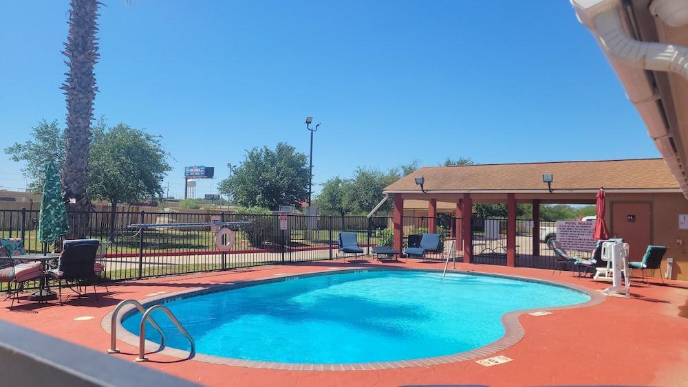 Cotulla Whitten Inn photo 27