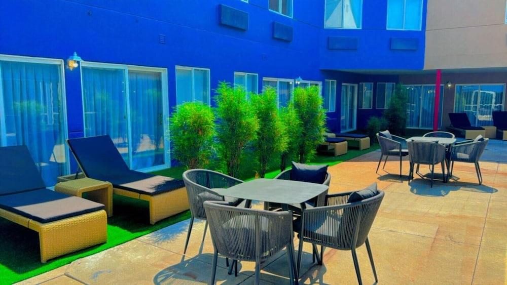 The Inn & Suites Omaha near ZOO photo 10
