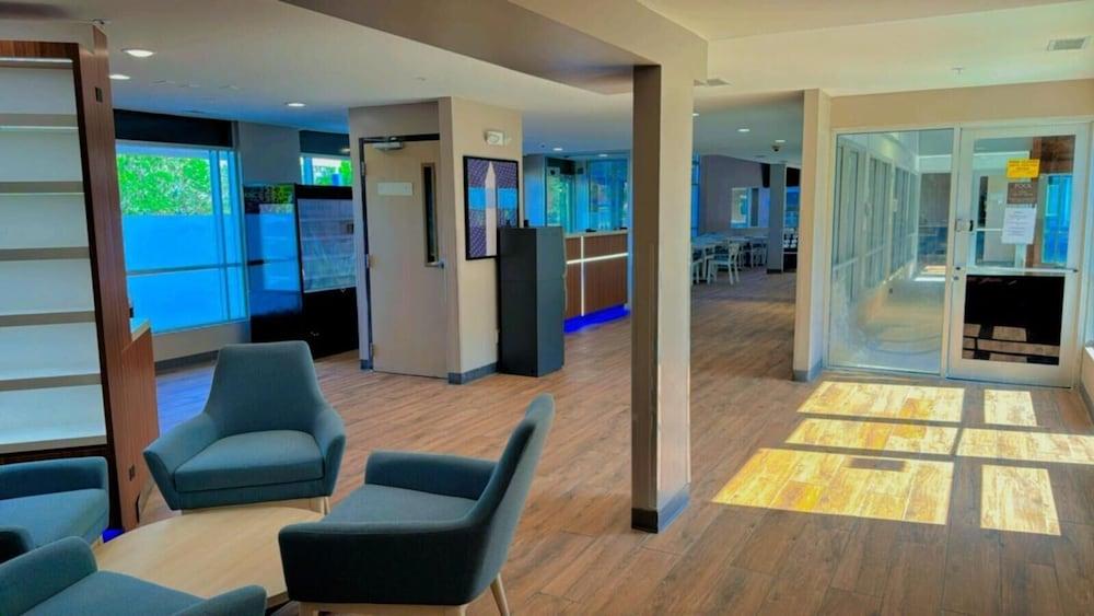 The Inn & Suites Omaha near ZOO photo 9
