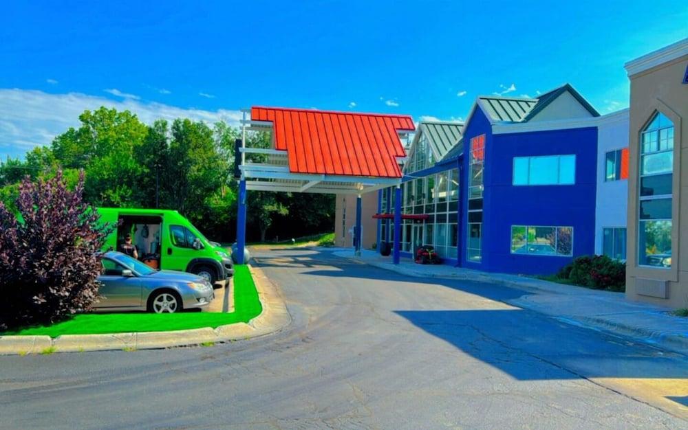 The Inn & Suites Omaha near ZOO photo 11