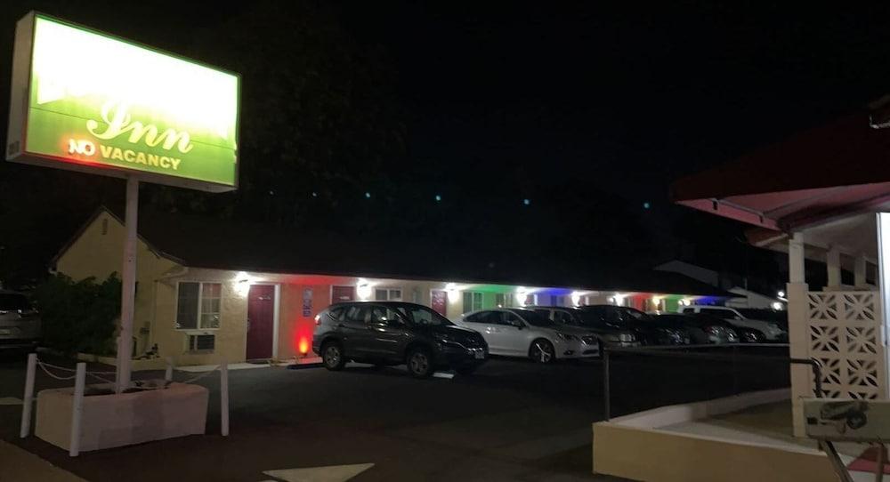 Economy Inn photo 44