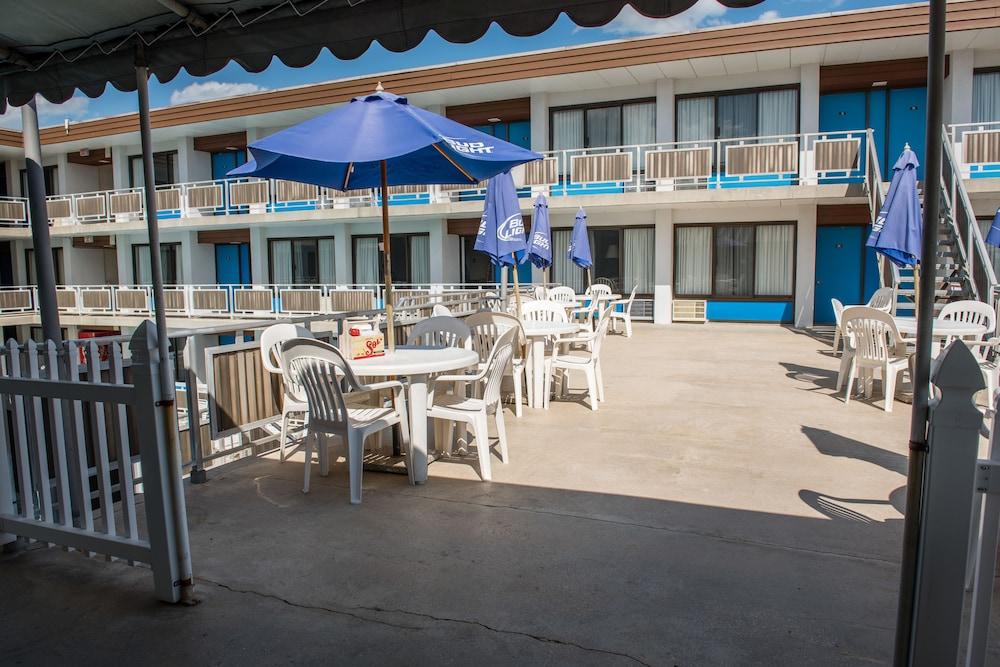 Windjammer Motor Inn photo 24