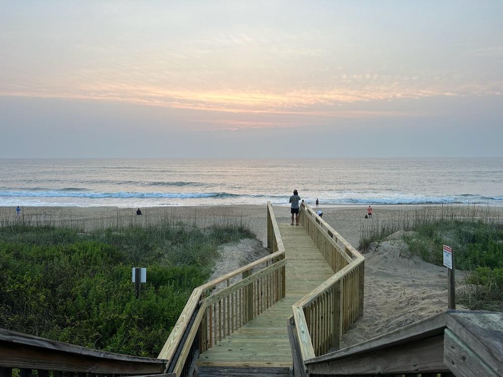 Outer Banks Beach Club photo 53