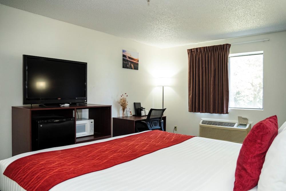 Victorian Inn & Suites photo 15