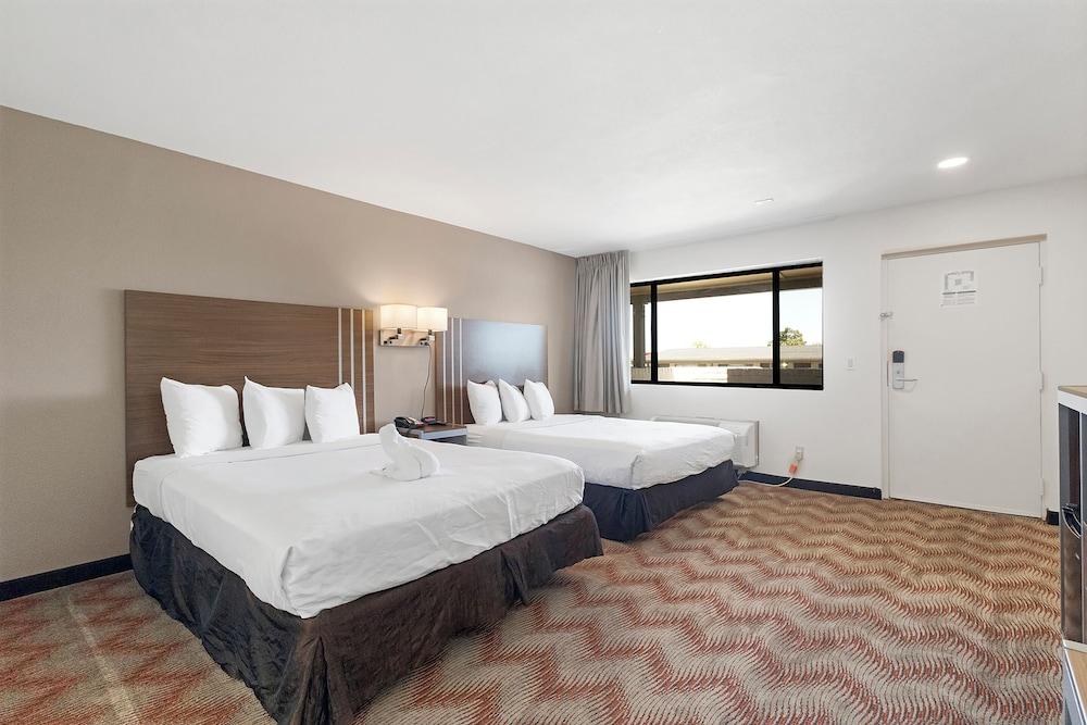 Heritage Inn Express Roseville photo 10