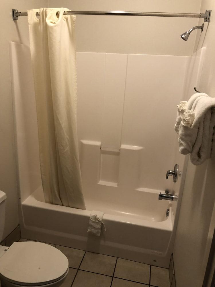 Whitesboro Inn & Suites photo 5