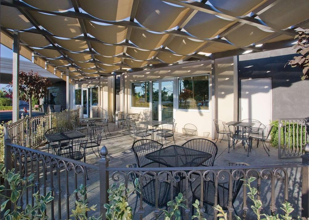 DoubleTree by Hilton Chico photo 40
