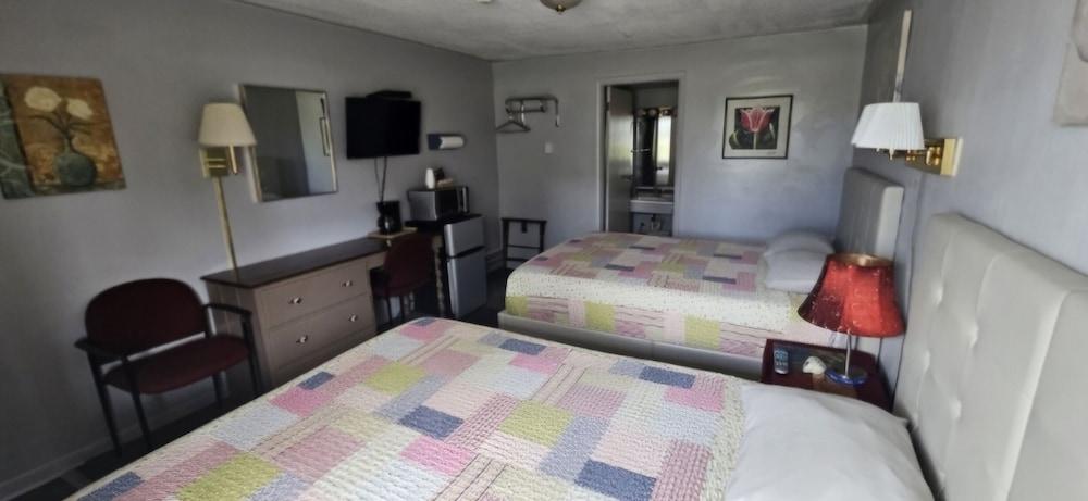River Country Motor Lodge photo 65