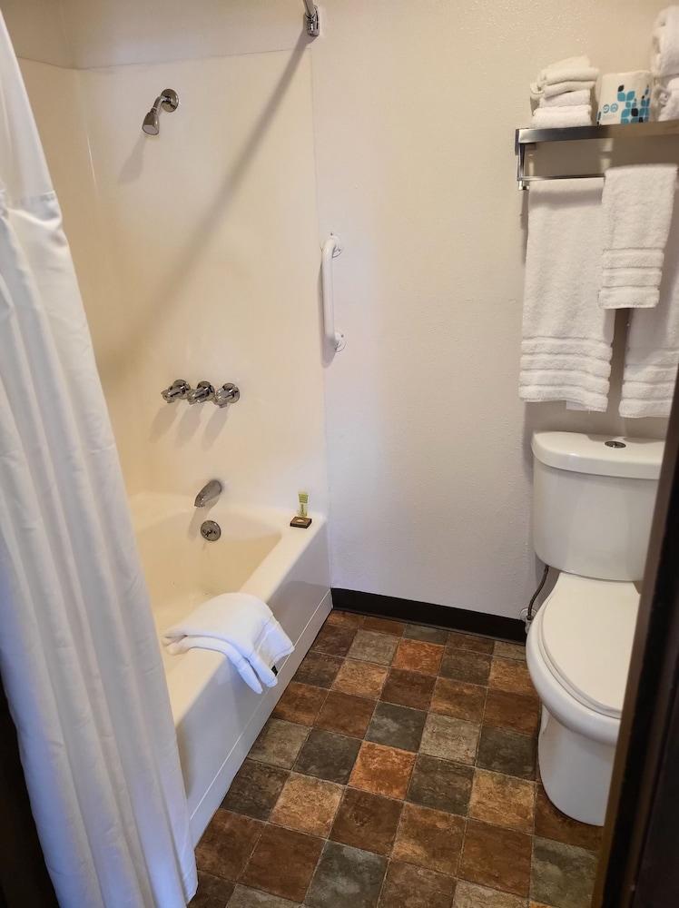 Lakeshore Lodge photo 5