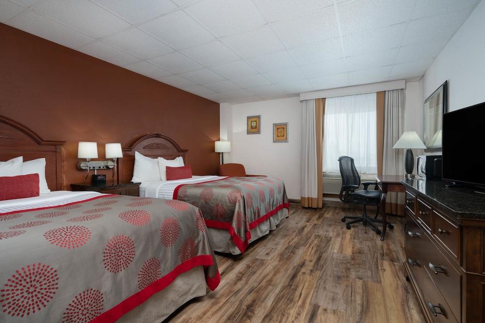 Ramada by Wyndham Albert Lea photo 21