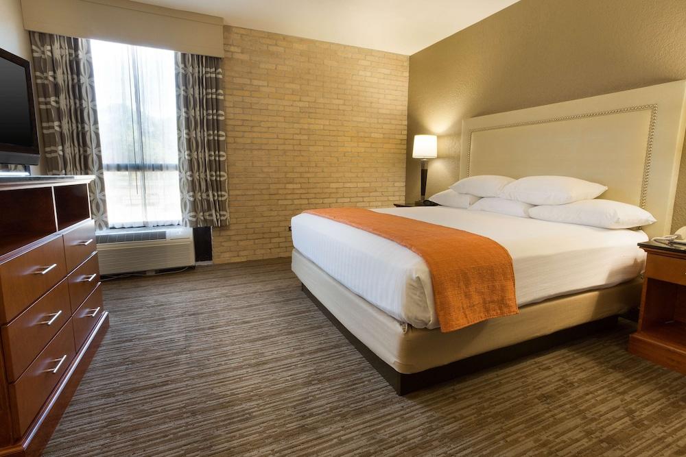 Drury Inn & Suites Austin North photo 7