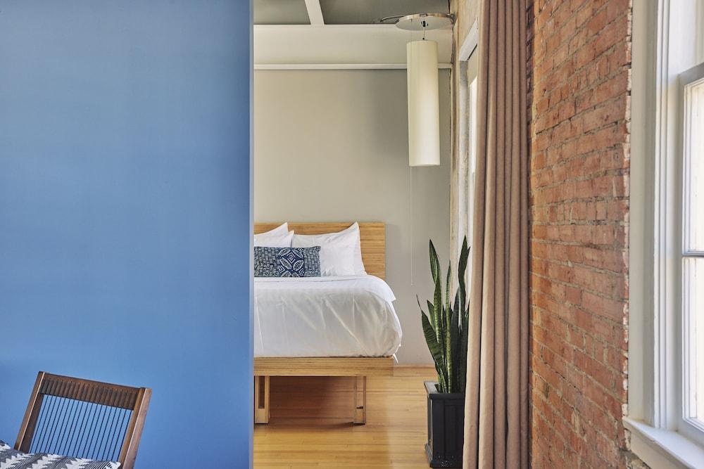 Canvas Hotel Dallas photo 2