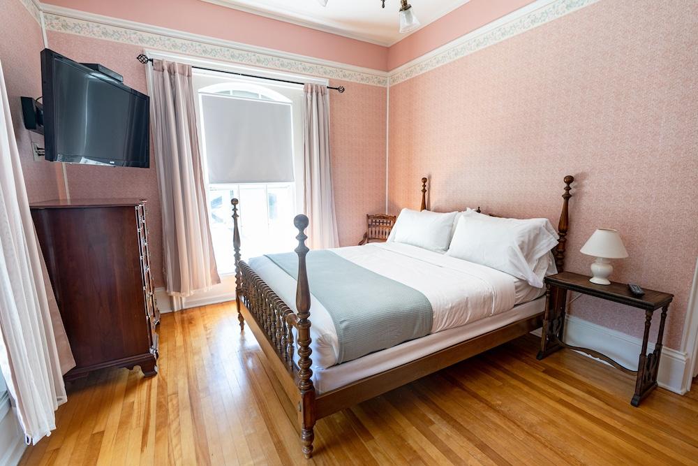 Homeport Inn and Tavern photo 33
