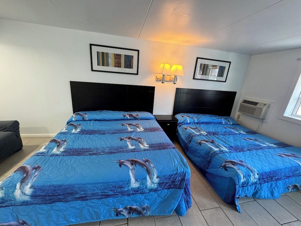 Skyview Manor Motel photo 60