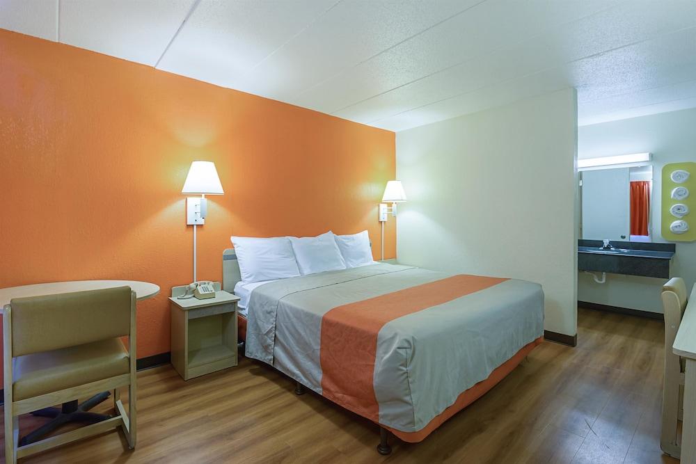 Rodeway Inn Dubuque photo 7