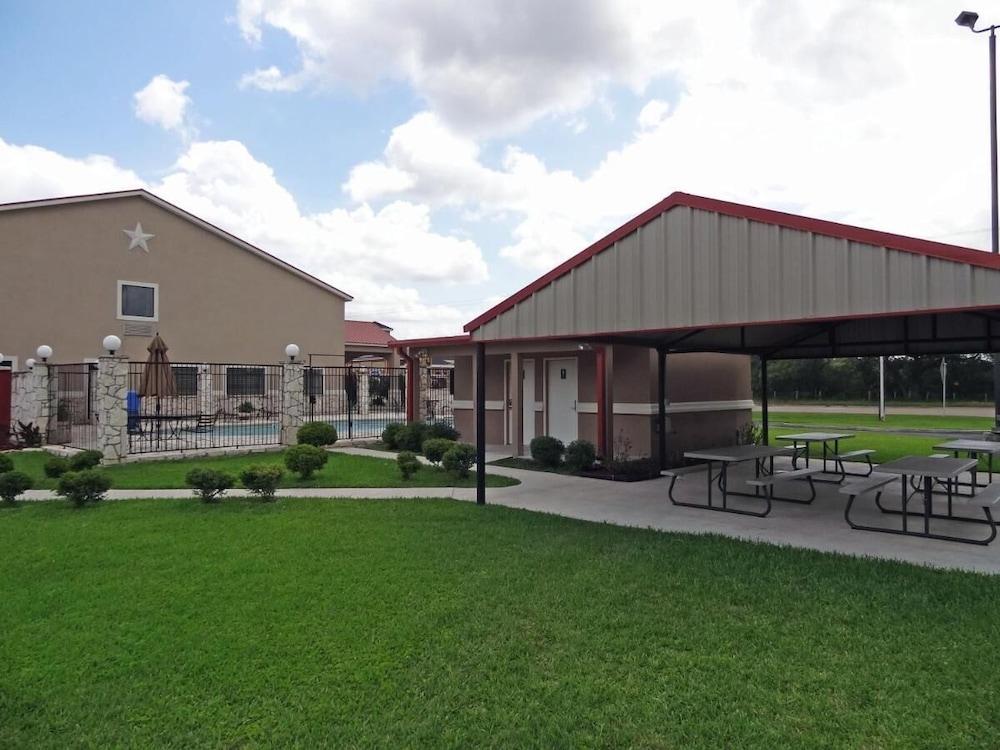 Texan Inn By OYO Beeville US-181 photo 17