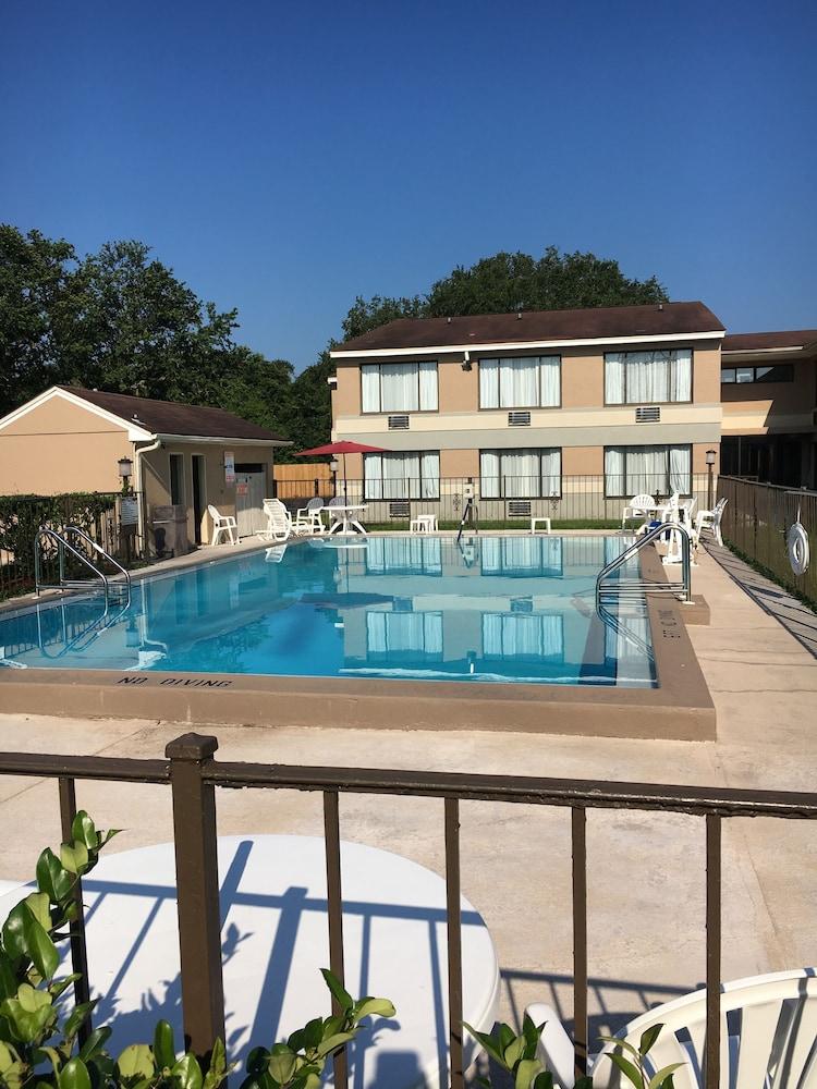 Quality Inn Pensacola North photo 18
