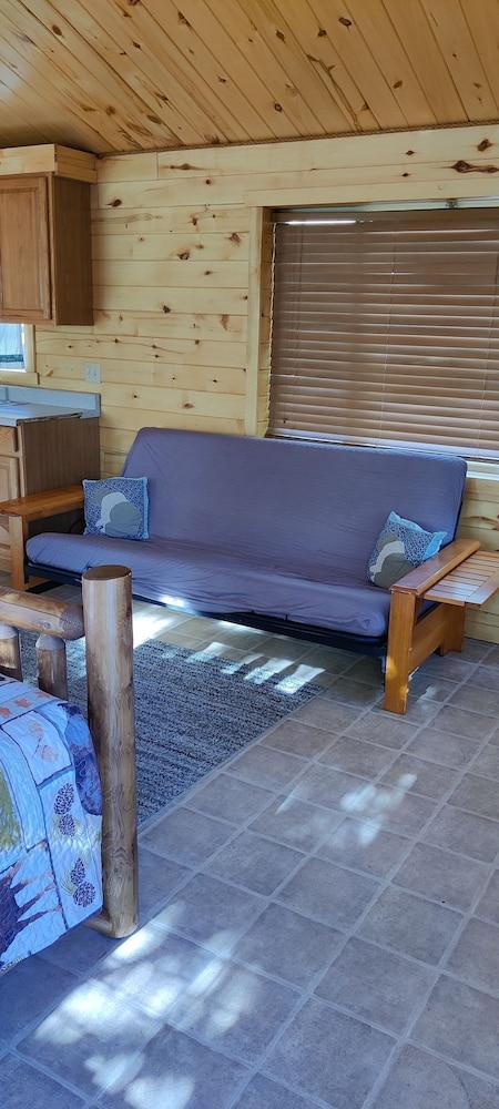 Twin Pines Lodge & Cabins photo 32