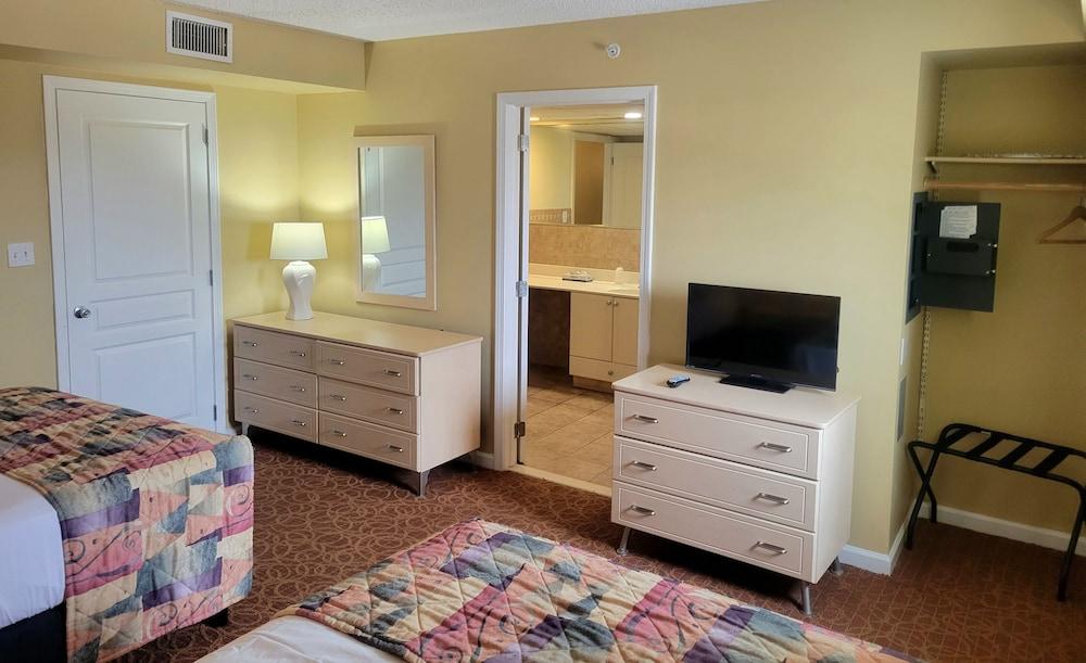 Water's Edge Ocean Resort photo 11