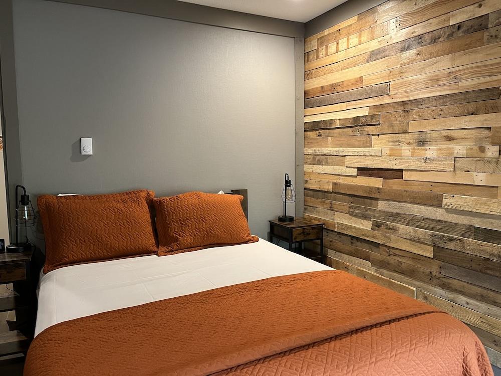 Mountainside Inn 207 1 Bedroom Hotel Room by Alpine Lodging Telluride photo 3