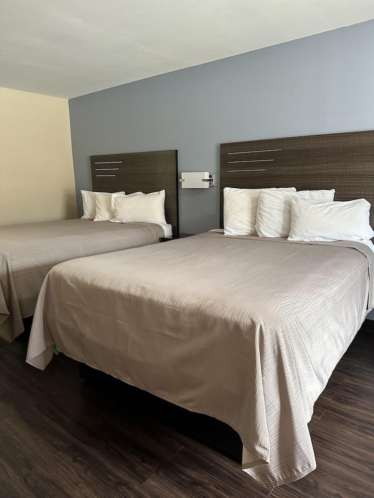 Express Inn & Suites photo 7