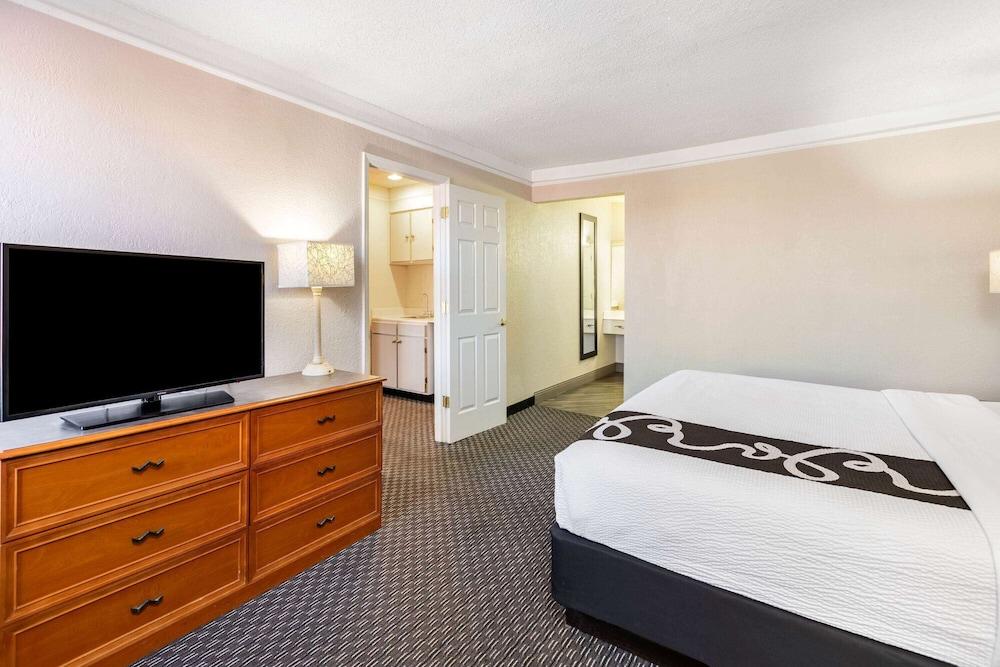 Travelodge by Wyndham El Paso - Airport photo 10