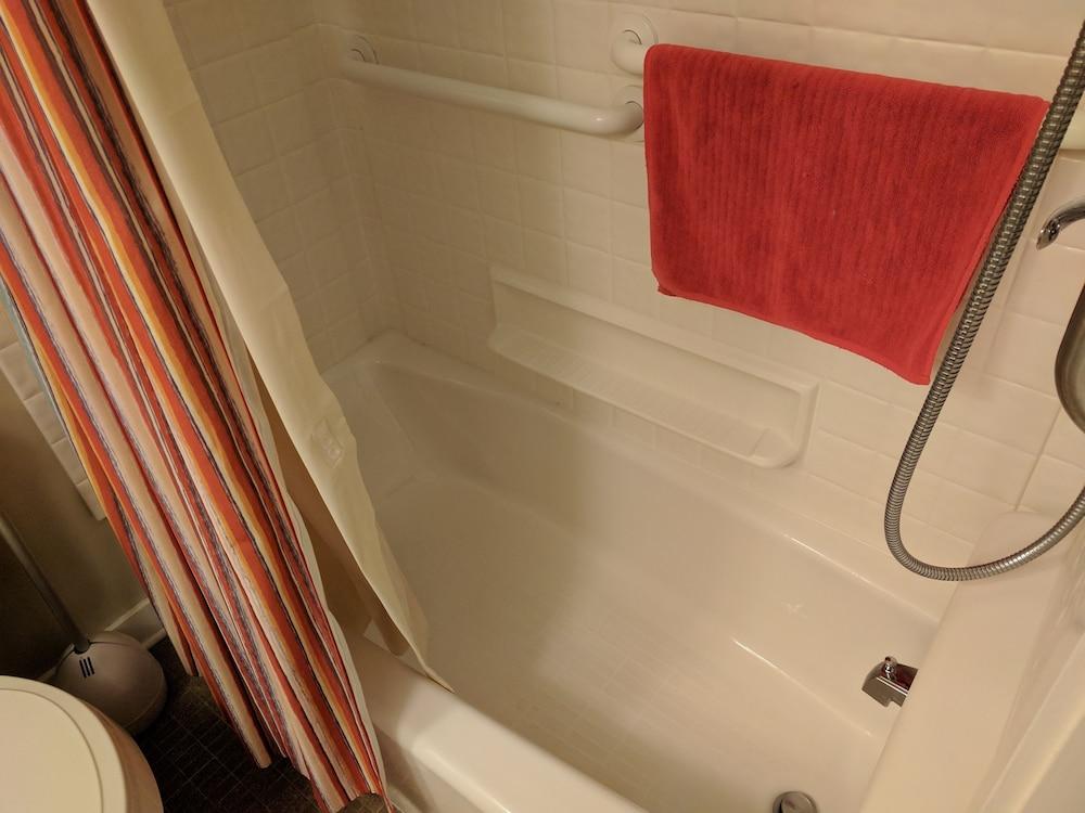Ann Arbor B&B Inn photo 17