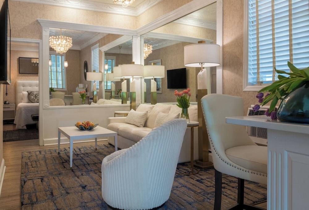 Chateau Inn and Suites photo 36