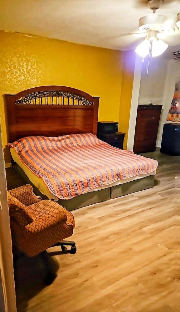 Harikrishna Midway Motel photo 2