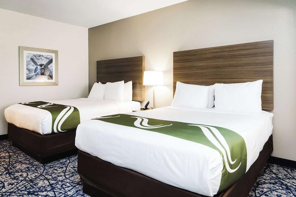 Quality Suites Houston Hobby Airport photo 11